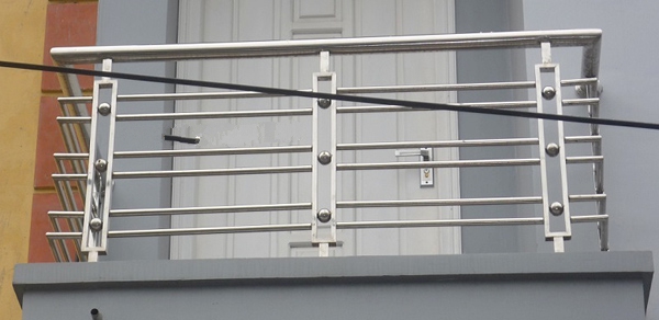 mau lan can inox dep moi nhat 1