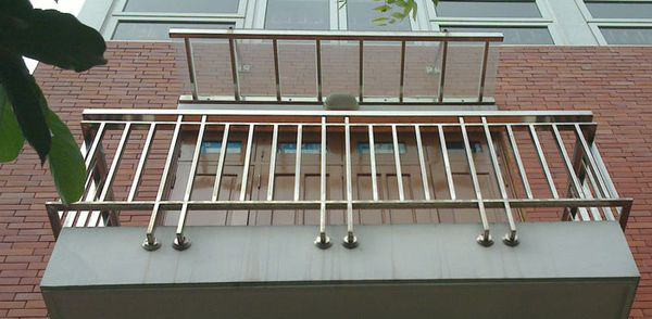 mau lan can inox dep moi nhat 9