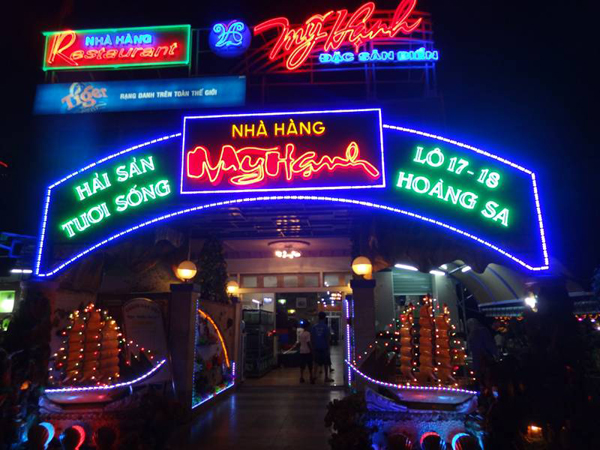 mau bien quang cao nha hang dep 37