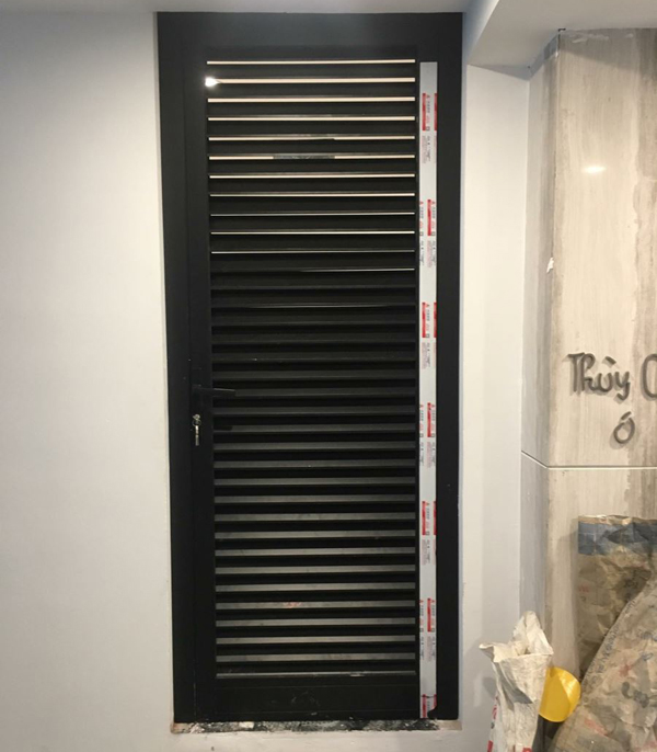 Tại Sao Nên Chọn Cửa Nhôm Xingfa 1 Cánh Thay Vì Cửa Gỗ Hay Cửa Nhựa? mau cua nhom xingfa mau ghi den dep 10