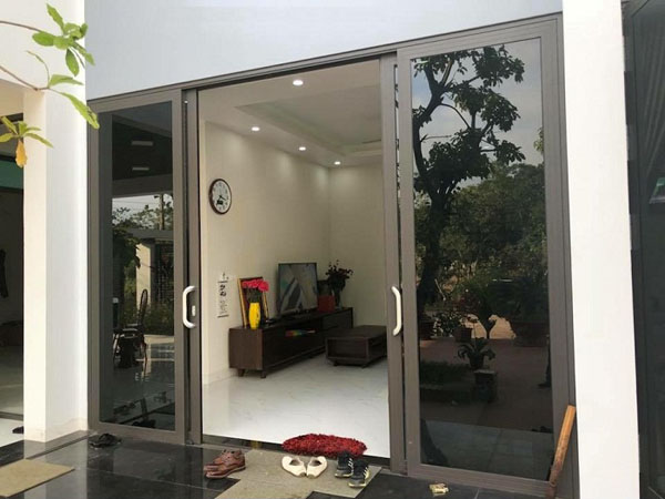 mau cua nhom xingfa mau ghi den dep 6