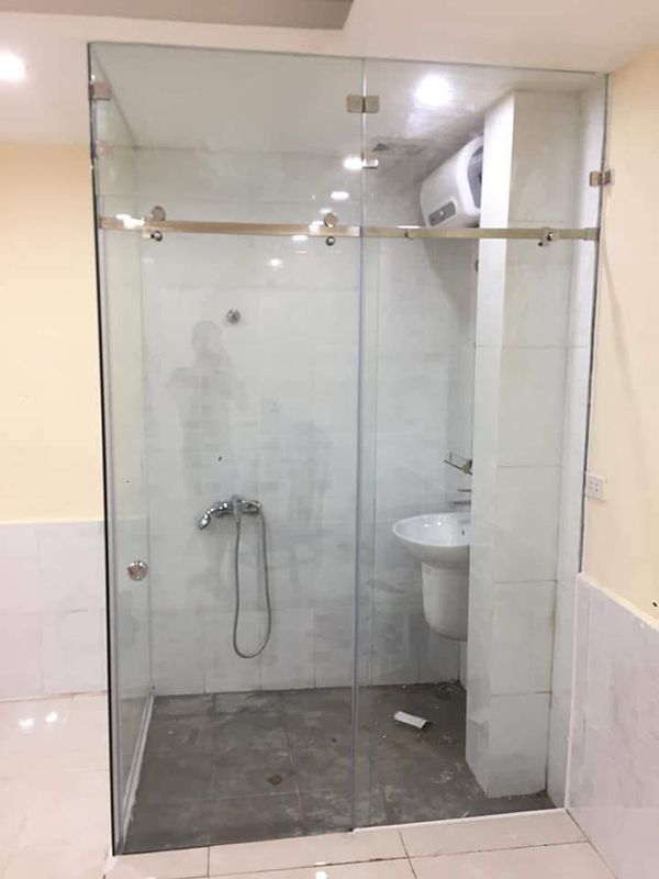 Vách Kính Tắm Có An Toàn Không? Bí Quyết Lựa Chọn Kính Chuẩn Nhà Máy mau cabin phong tam kinh 8