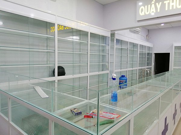 Tủ quầy thuốc tây 2