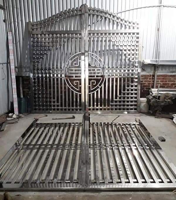 gia cong la p dat cua cong inox 1