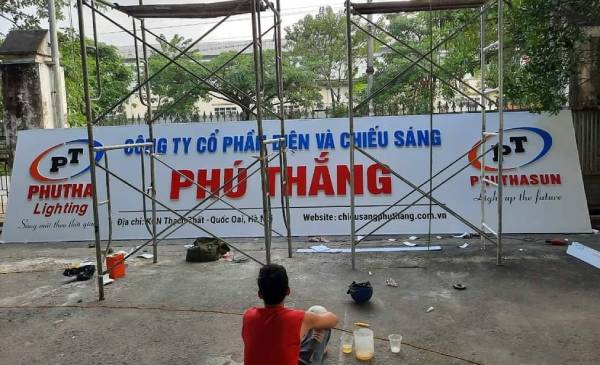 lam bien quang cao 4