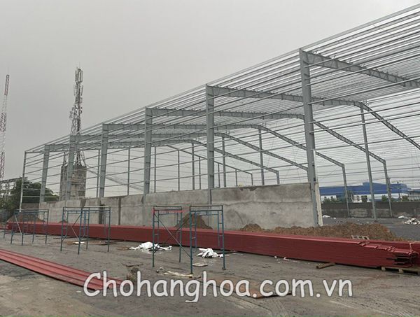 nha thep tien che 18