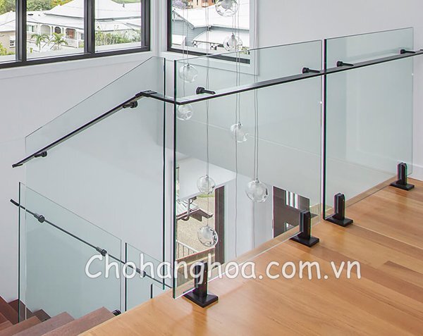 cau thang kinh inox 1