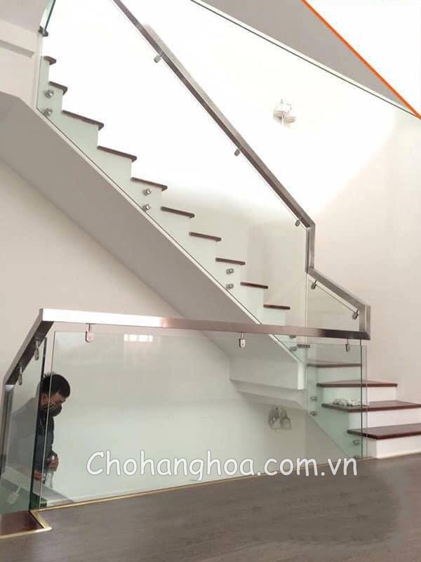 cau thang kinh inox 10