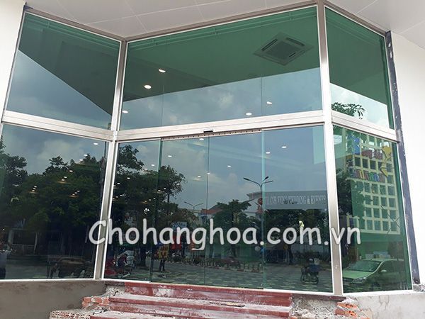 cua kinh tu dong 12