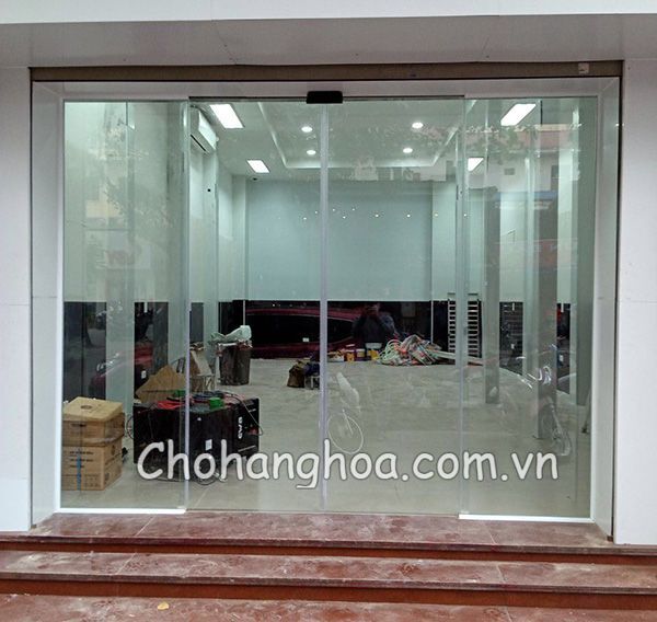 cua kinh tu dong 28