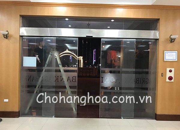 cua kinh tu dong 32