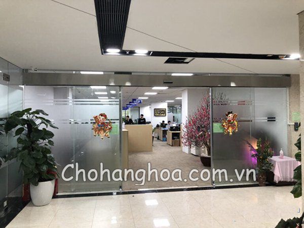 cua kinh tu dong 33