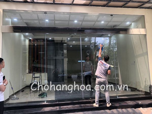 cua kinh tu dong 42